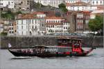 Die 2002 gebaute ALEM DOURO (Portug. Nr.: P-164-AL) am 02.05.2015 vor der Altstadt von Porto. Sie ist 28 m lang und bietet 940 Passagieren Platz. Gemeldet ist sie in Douro (Portugal).
