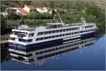 Die 2005 gebaute DOURO CRUISER (IMO 9329344) liegt am 04.05.2015 am Anleger im portugisischen Barca d'Alva, nur einige hundert Meter vom spanischen Vega de Térron entfernt. Die DOURI CRUISER ist 78,11 m lang, 11,4 m breit und bietet 130 Passagieren Platz. Heimathafen ist Madeira (Portugal). Früherer Name: ALGARVE CRUISER.