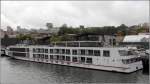 Die 2014 gebaute VIKING TORGIL (Nat. Reg.-Nr.: P-245-AL) am Anlegen in Vila Nova de Gaia am Douro (gegenüber Porto). Sie ist 80 m lang, 11,4 m breit und bietet 106 Passagieren Platz. Gemeldet ist sie in Douro (Portugal). 08.05.2015