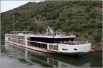 Die 2014 gebaute VIKING HEMMING (Nat. Reg.-Nr.: P-244-AL) auf dem Douro. Sie ist 80 m lang, 11,4 m breit und bietet 106 Passagieren Platz. Gemeldet ist sie in Douro (Portugal). 06.05.2015