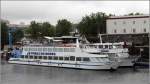 Die 2008 gebaute TOMAZ DO DOURO (Portugiesische Reg.Nr.: P-216-AL) liegt am 08.05.2015 am Ufer des Douro. Sie ist 44,40 m lang, 8 m breit und kann 312 Passagiere befördern. Gemeldet ist sie in Douro (Portugal). Dahinter liegt die ESPLENDOR DO DOURO (Portugiesische Reg.Nr.: P-131-AL).