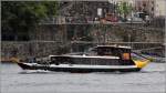 Die 2003 gebaute ENCANTOS DO DOURO (Nat. Reg.-Nr.: P-175-AL) ist am 02.05.2015 in Porto auf dem Douro unterwegs. Sie ist 31 m lang, 6,40 m breit und bietet 134 Personen Platz. Als Heimathafen wird Douro (Portugal) angegeben.