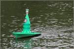 Der Schwimmkörper der Betonnung auf dem Douro - hier eine Steuerbordtonne - ist wie ein Schiffsrumpf geformt. 08.05.2015