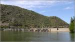 Das Oberwasser der Schleuse Valeira am Douro. Die Schleuse wurde 1971 bis 1977 gebaut und hat eine Fall-/Hubhöhe von 33 m. Die Schleusenkammer hat eine nutzbare Länge von 83 m und eine Breite von 11,4 m. 06.05.2015