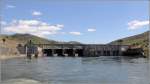 Das Unterwasser der Schleuse Pocinho am Douro. Die Schleuse wurde 1971 bis 1977 gebaut und hat eine Fall-/Hubhöhe von 22 m. Die Schleusenkammer hat eine nutzbare Länge von 83 m und eine Breite von 11,4 m. 06.05.2015