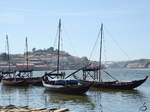 Rabelo-Boote zum Transport von Weinfässern in Porto (Mai 2013)