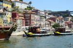 Das Ausflugsboot  Douro-Acima  am  Cais da Ribeira  (Porto, Mai 2013)