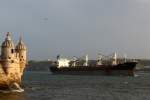  Zuni Princess  erreicht die Tejo-Mündung und passiert den Torre Belem bei Lissabon, 30.12.2009