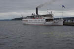 Nach dreieinhalb-stündiger Fahrt von Stockholm über den Mälaren hat der Dampfer Mariefred (Reederei Stromma)seine namensgebende Stadt erreicht, die Passagiere gehen von Bord.