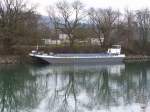 Frachtschiff  NE 5466 im Nidau-Büren Kanal bei Safnern am 07.12.2014