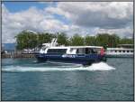 Der Navibus  Geneve  beim Auslaufen aus dem Hafen von Lausanne am Genfer See, aufgenommen am 25.07.2009.