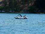 Mobile Wasserrutschbahn als VW Tretboot auf dem Thunersee am 16.06.2012