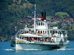 Schaufelraddampfer BLÜMLISALP BLS AG. Die  Blüemlere  am 14.08.2016 kurz vor der Anlegestelle in der Bucht von Spiez.