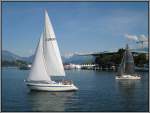 Blick von der Seebrcke in Luzern auf den Vierwaldstttersee mit einigen Segelbooten (21.07.2009).