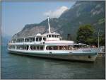 MS  Europa  in Flelen am Vierwaldstttersee. (18.07.2007) Okay, diese schne Fotostelle kennt wohl jeder, der eine Rundfahrt ber den See gemacht und in Flelen ausgestiegen ist.