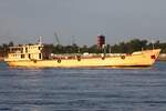 Frachtschiff SOKIMEX 18; Eigner/Betreiber: unbekannt; Aufnahmeort: Tonle Sap River, Phnom Penh, Kambodscha; Datum: 02.11.2011.  Info: Das Bild der SOKIMEX 18 entstand in der Hauptstadt Kambodschas, unmittelbar vor der Mündung des Tonle Sap in den Mekong. Der Tonle Sap fließt übrigens - je nach Wasserführung des Mekong - in oder aus dem gleichnamigen See, der sich rund 140 Flusskilometer oberhalb der Mündung befindet.