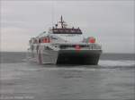 Ein Katamaran der AG Ems, MS Polarstern, legt am 27.08.2006 fr die berfahrt nach Emden auf Borkum ab.