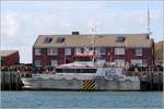 Die 2014 gebaute BULL BAY (IMO 9787065) liegt im Vorhafen von Helgoland. Der Crew Tender ist 26,7 m lang und 7,85 m breit. Er kann 12 Offshore-Techniker mit einer Höchstgeschwindigkeit von 29 kn befördern. Heimathafen ist Beaumaris (Vereinigtes Königreich). 12.09.2019