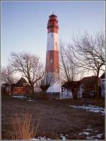 Der Leuchtturm Flgge auf Fehmarn ist 37 m hoch und seit 1916 in Betrieb. Er dient als Orientierungsfeuer und als Oberfeuer der Richtfeuerlinie Strukkamphuk - Flgge. Scan eines Dias vom 23.02.2003
