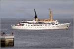 Das Seebderschiff ATLANTIS verlsst die Reede Helgoland Richtung Cuxhaven. 22.08.2010
