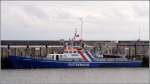 Das in Bsum stationierte Polizeitboot HELGOLAND liegt im Sdhafen von Helgoland. Die HELGOLAND ist 34,5 m lang, 5,6 m breit und erreicht mit einer Maschinenleistung von 2 x 1250 kw eine Geschwindigkeit von 26 kn. 22.08.2010
