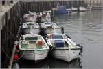 Zehn Helgolnder Brteboote sind am 20.09.2014 im Binnenhafen von Helgoland versammelt. Die aus Eichenholz gefertigten Helgolnder Brteboote sind hochseetchtig, ca. 10 m lang, 3 m breit, haben einen Tiefgang von 1 m und sind ca. 8 t schwer.
Hier sind zu sehen 
- in der linken Reihe von vorne: STRTEBEKER HEL 30, ATLANTIS und CLAUDIA HEL 4,
- in der rechten Reihe von vorne: URANUS HEL 15, No 6 und RASMUS
- quer dahinter von links: No 1, EDE K. (in untypischem blau und mit Kajte), PIRAT und HAMBORGER LOCK.
Beim Ausschiffen von den Seebderschiffen zum Anleger finden 40 - 50 Passagier Platz.