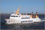 Das Ausflugsschiff FRISIA X kehrt am 03.04.2007 von einer Fahrt im Wattenmeer in seinen Heimathafen Norderney zurck. Das der AG Reederei Frisia-Norden gehrende Schiff ist 32,85 m lang und 7 m breit.