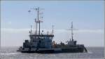 Die SEEKRABBE am 04.04.2007 im Einsatz vor dem Hafen von Norderney. Das beim Baggern mit aufgenommene Wasser wird gleich wieder ins Meer geleitet.