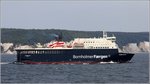 Die 2005 gebaute Fähre HAMMERODDE (IMO 9323699) hat sich vom Fährhafen Mukran in Sassnitz auf den Weg nach Bornholm gemacht und passiert am 28.08.2016 die Kreidefelsen von Rügen. Die HAMMERODDE hat eine GT/BRZ von 14.551 und eine DWT von 3.630 t, ist 129,90 m lang und 23,40 m breit. Sie kann 400 Passagiere transportieren, für Fahrzeuge stehen 1.235 Lademeter zur Verfügung. Heimathafen ist Rønne auf Bornholm (Dänemark).
