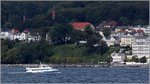 Das 2000 gebaute Fahrgastschiff INSEL RÜGEN (IMO 8745929) ist am 28.08.2016 vor Sassnitz unterwegs. Das Schiff ist 25 m lang und 6 m breit. 