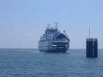 Gerade dockt die Syltfhre in List (Sylt) an. Bild vom 24.07.2006