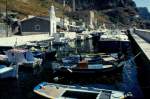 Auf der Kykladeninsel Santorin gibt es einen kleinen geschtzten Hafen fr die Boote der Einheimischen.