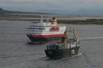 An der westlichen Einfahrt der Risyrenna begenen sich die M/S  Richard With  und die M/S  Bary .