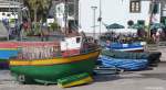 Auf einem der Fischerboote (FN.1137.L)  FUNCHAL / SACCARNEIRO  im Hafen von Câmara de Lobos sieht man Fisch, der zum Trocknen aufgehangen wird: es ist sog. Hundshai, bekannt auch als Lobos-Stockfisch (Südküste Madereis - 06.03.2014)