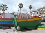 Fischerboot (FN.1137.L)  FUNCHAL / SACCARNEIRO   mit zum Trocknen aufgehängtem Lobos-Stockfisch (Câmara de Lobos an der Südküste Madeiras - 06.03.2014)