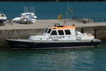 Das Lotsenboot CTE VALÉRIO DE ANDRADE, FN-101-AL, der Hafenbehörde von Madeira  am 14.06.2023 im Hafen von Funchal.
