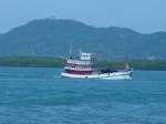 Auf der Fahrt von Krabi nach Phi Phi Island begegnen wir diesem thailndischen Fischerboot (23.04.2006)