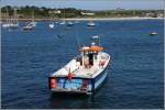 F�r den Personenverkehr zwischen den bewohnten Inseln der Isles of Scilly sind etliche Boote im Einsatz. Hier in Heckansicht die 1995 gebaute, 14,9 m lange KINGFISHER OF ST. MARY'S, die 80 Passagieren Platz bietet. Die KINGFISHER OF ST. MARY'S geh�rt zur kleinen Flotte der St. Mary's Boatmen's Association. St. Mary's, 01.06.2012. 

