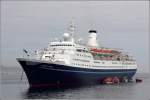 Die 1965 gebaute MARCO POLO (IMO 6417097) lag am 01.06.2012 zwischen den Isles of Scilly vor Anker. Sie ist 176 m lang, 24 m breit, hat eine GT von 22.080, eine DWT von 5.180 t und bietet max. 850 Passagieren und 330 Besatzungsmitgliedern Platz. Heimathafen ist Nassau (Bahamas). Frhere Namen: ALEKSANDR, ALEKSANDR PUSHKIN. Mit eigenen Tenderbooten werden die Passagiere an Land gebracht, aber auch einheimische Personenboote haben sich angeboten.