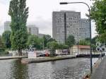 Der obere Vorhafen der Schleuse Mhlendamm in Berlin-Mitte. Die Schleuse liegt in der Spree-Oder Wasserstrae bei km 17,8. Sie dient zusammen mit der Schleuse Charlottenburg der Wasserhaltung in der Stadtspree. Sie besitzt zwei Kammern von 136m Lnge. Die Hubhhe betrgt 1,51m. Foto: 4.8.2006