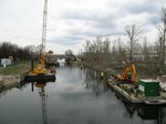 Blick auf den Charlottenburger Verbindungskanal Richtung Norden am 31.03.2016. Die Arbeitsplattformen werden zur Restaurierung/Stabilisierung der Ufer benötigt. Dieser Abschnitt des Kanales wird auch von Siemens/der Behala zum Transport der Gasturbinen benutzt.