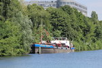 TMS Hermann Burmester (08043013 , 80 x 9m) am 05.07.2016 im Charlottenburger Verbindungskanal (CVK) am Goslarer Ufer beim Beladen.