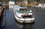Woltersdorfer Schleuse: Das Binnenmotorgterschiff BM-5221, mit Heimathafen Bydgoszcz, PL, hat das Oberwasser, den Kalksee, erreicht und fhrt Richtung Rdersdorf (18.03.2008)