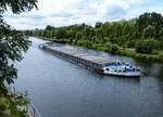 'MARGIT', aus der Schleuse Charlottenburg kommend, hier im Westhafenkanal höhe Mörschbrücke / Tegeler Weg in Berlin -Charlottenburg, im August 2016.