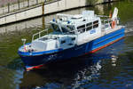 Das Polizeiboot WSP 23 SEEADLER der Wasserschutzpolizei im April 2018, unterwegs auf dem Landwehrkanal in Berlin.