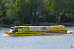 Das Wassertaxi 2 befährt den Tiefen See. (Potsdam, April 2018)