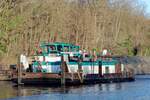 Schubboot  EDUARD  (05612110 , 14,06 x 8,16m) am 06.01.2022 im  Oberwasser der Schleuse Kleinmachnow / TELTOWKANAL. 