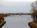 Blick von der Parkbrücke auf die  GLIENICKER LAKE / TELTOWKANAL  am 07.01.2022.