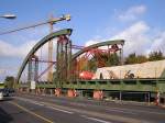 Neubau der Mrschbrcke im Zuge des Tegeler Weg ber den Westhafenkanal zum Jacob-Kaiser-Platz in Berlin-Charlottenburg. Der Neubau entstand in den Jahren 2003 bis 2006. Notwendig geworden war der Neubau wegen der zu geringen lichten Hhe der Brcke. Die lag bei nur 4,26m, und damit 0,99m unter der Norm fr Container Schiffe. Foto: 19.10.2004 