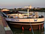 MS Dorothea  ENI 04805730 - L 100m - B 9.50m - Tg 3.25m - T 2342./ Gemeldet in Schmachtenhagen/D. Hier in der Abendsonne am Hafen Riesenbeck am 30.07.2010.